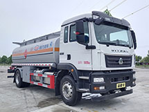 国六重汽汕德卡加油车