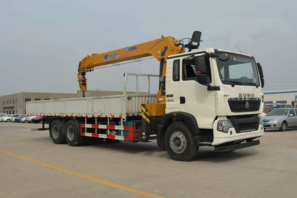 重汽豪沃12吨随车吊